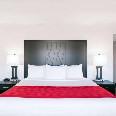 Ramada By Wyndham Tuscaloosa Hotell Exteriör bild