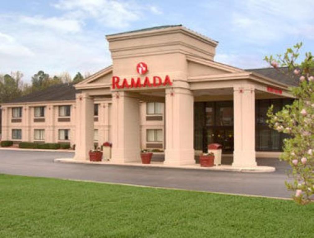 Ramada By Wyndham Tuscaloosa Hotell Exteriör bild