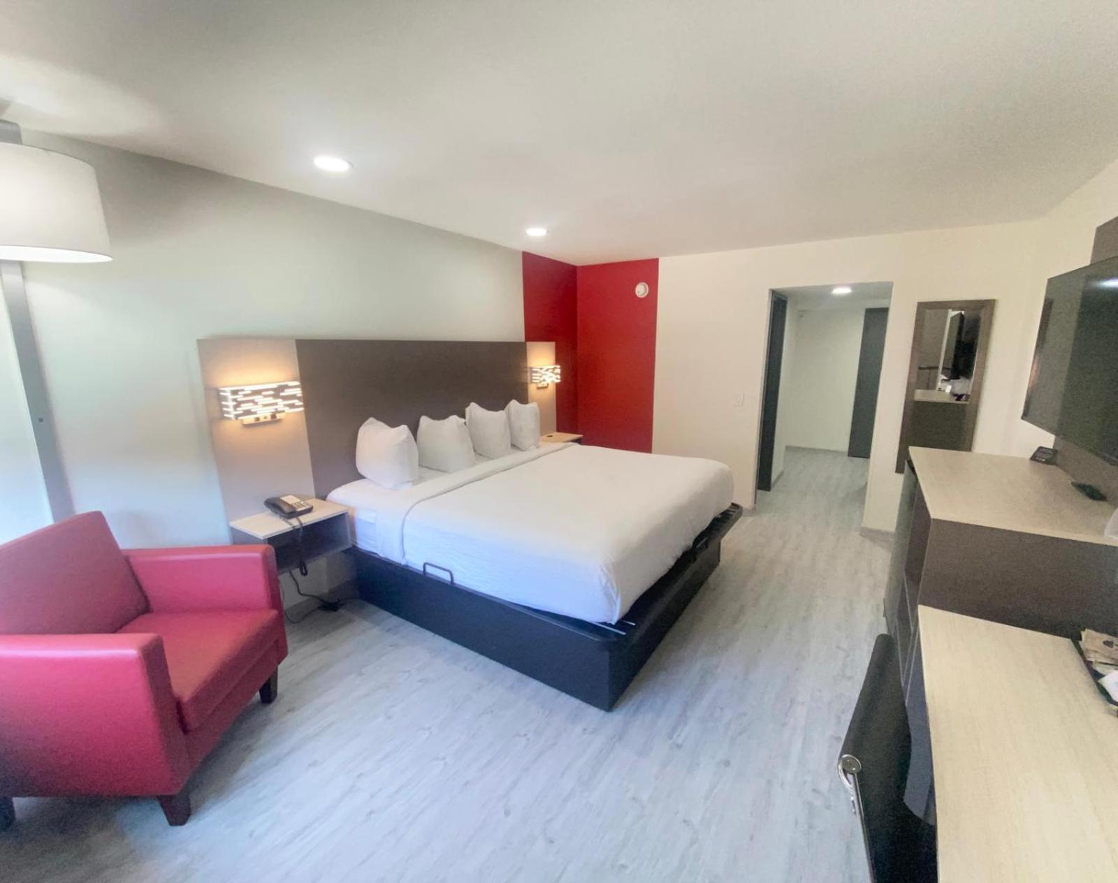 Ramada By Wyndham Tuscaloosa Hotell Exteriör bild