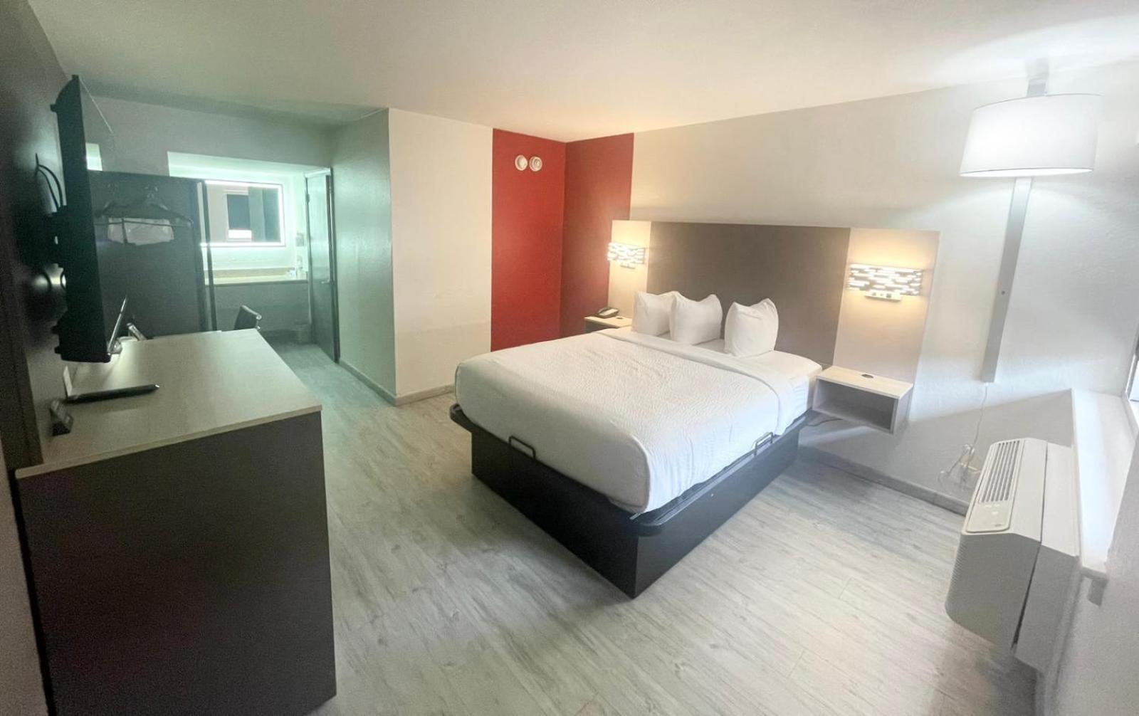 Ramada By Wyndham Tuscaloosa Hotell Exteriör bild
