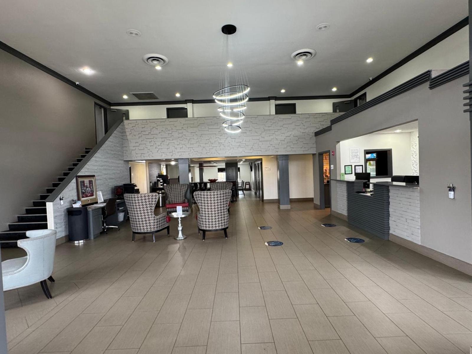 Ramada By Wyndham Tuscaloosa Hotell Exteriör bild