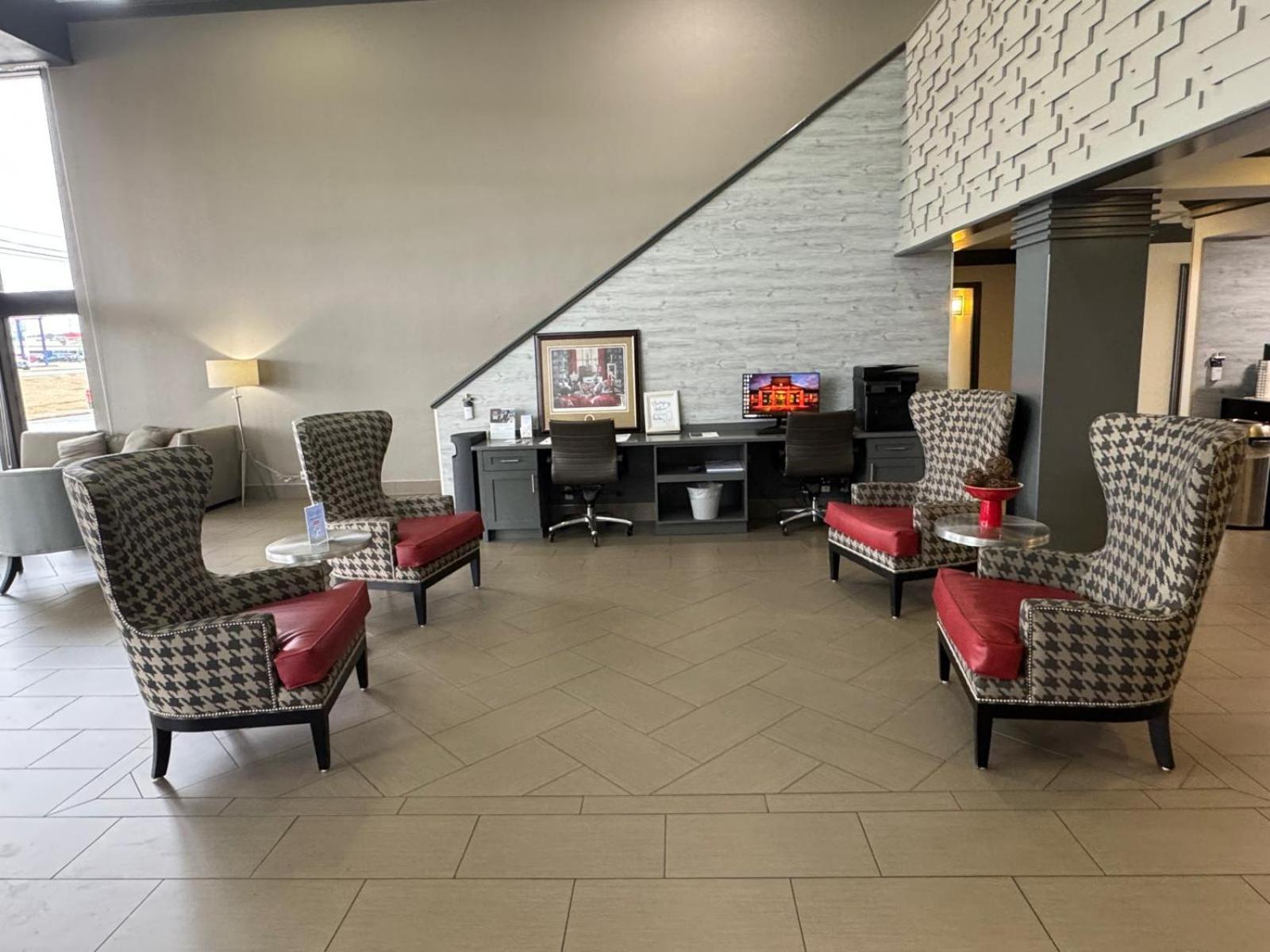 Ramada By Wyndham Tuscaloosa Hotell Exteriör bild